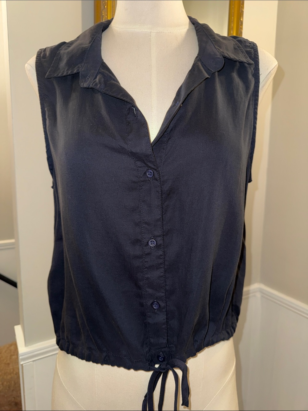 Bella Dahl Navy Buttonup Sleeveless Blouse. Medium. Like new.